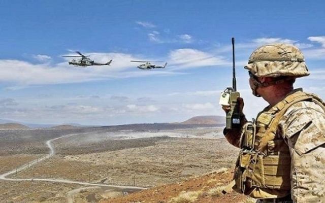  بالفيديو - الاحتلال الامريكي يقصف و حلفائه المسعفون