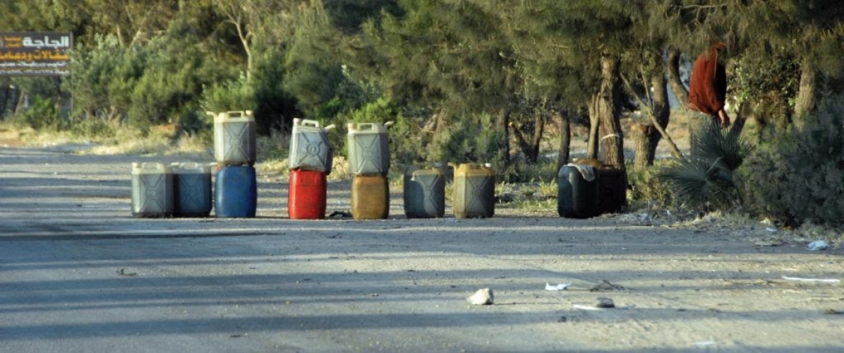 على طريق حمص ـ طرطوس أسطوانة الغاز بـ16 ألف ليرة وبيدون المازوت بـ11 ألفاً .. والتموين تؤكد: المصدر غير معروف!