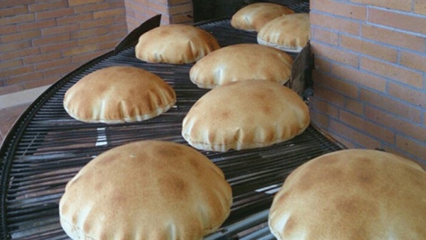 إعادة تسعير الخبز السياحي والكعك والصمون والحلويات إلى المكاتب التنفيذية في المحافظات