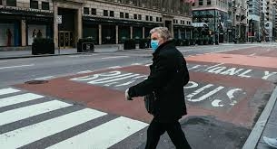 بسبب أزمة مالية نتيجة كورونا.. مستشفى امريكي يسرح 2500 في يوم واحد   