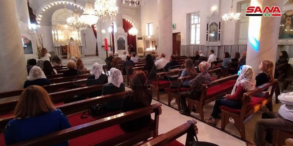 إقامة الصلاة في الكنائس بعد انقطاع دام عدة أسابيع التزاماً بالإجراءات الاحترازية للتصدي لفيروس كورونا