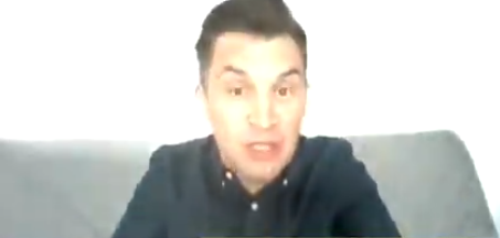 شاهد: وزير الرياضة الروماني بملابس داخلية خلال لقاء تلفزيوني!