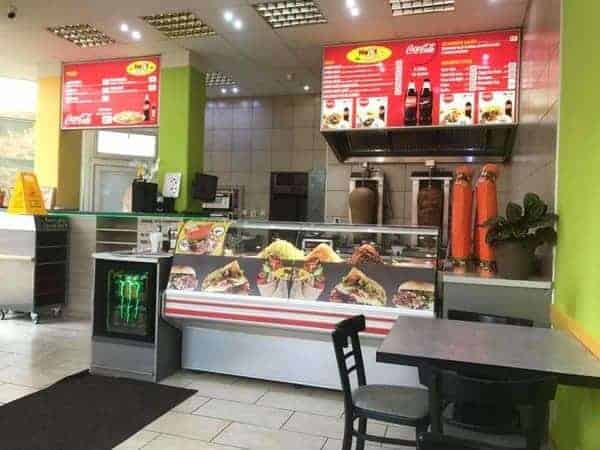 استثناء مطاعم الوجبات السريعة من موعد الإغلاق مساء