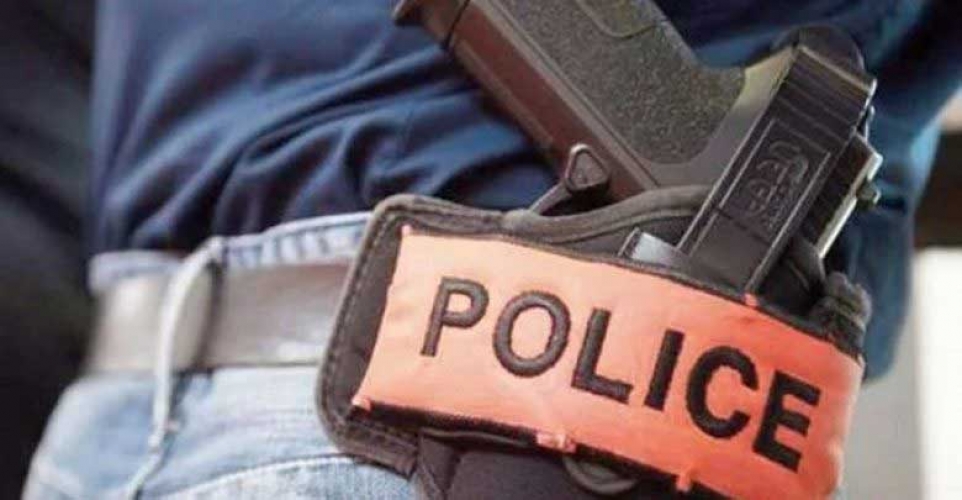 في ابشع اشكال العنصرية الامريكية .. بدم بارد شرطي يقتل مواطن امريكي - فيديو