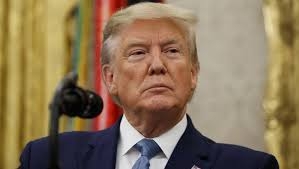 ترامب يوقع أمرا تنفيذيا ينزع الحماية القانونية عن مواقع التواصل الاجتماعي