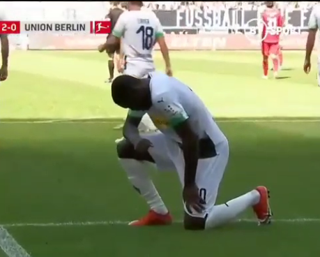 بطريقته.. تورام يحزن على فلويد