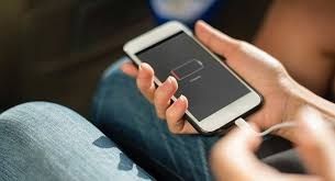 أغرب عملية جراحية... إزالة شاحن هاتف طوله 60 سم من مثانة شاب