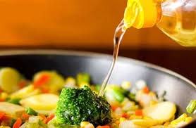 طبيب روسي يكشف عن مادة غذائية نتناولها يوميا تسبب السرطان   