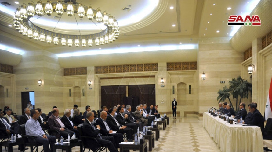 خلال اجتماع رئيس الحكومة بالتجار.. اطلاق مبادرة لتخفيض أسعار المواد الأساسية وتثبيتها مدة شهرين! 