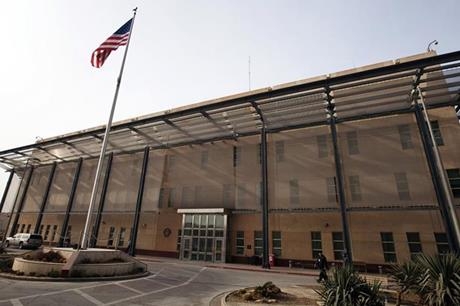 بالفيديو: هجوم صاروخي على السفارة الأمريكية في بغداد