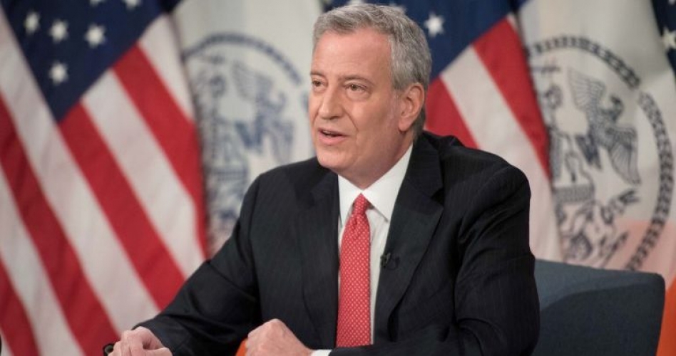 عمدة نيويورك: المدارس ستفتح جزئياً خلال العام الدراسي المقبل