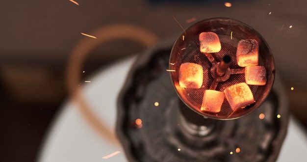 محافظ دمشق يغلق سبع منشآت سياحية لتقديمها الأراكيل