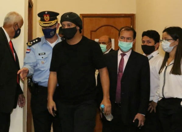 إطلاق سراح رونالدينيو رسميا