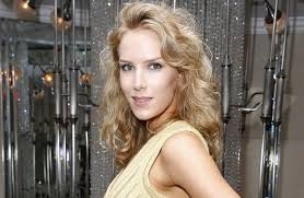 ممثلة بريطانية تفجر فضيحة جنسية طالت ثلاثة من كبار منتجي هوليود   