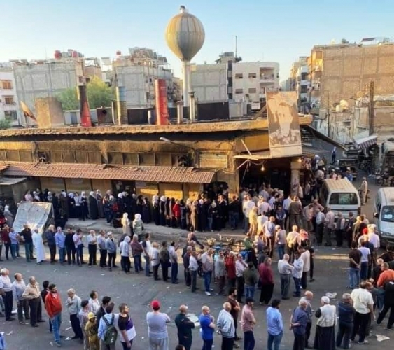 آليات الحصول على المواد التموينية...   من طوابير أزمة إلى أزمة طوابير! 