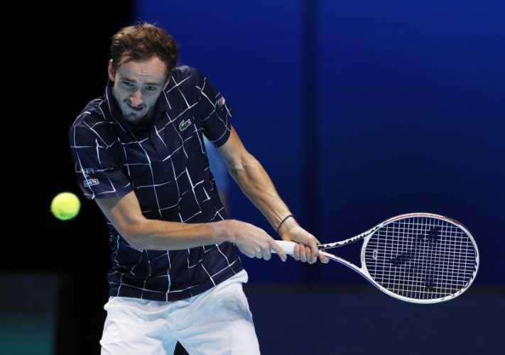 ميدفيديف يهزم ديوكوفيتش في البطولة الختامية للتنس