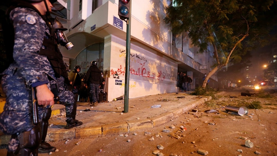 فرار جماعي لسجناء في بعبدا اللبنانية، ومصرع عدد منهم.