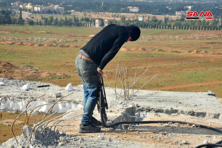 محافظة ريف دمشق تواصل إزالة مخالفات أبنية في بلدة الصبورة