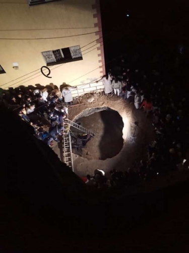 هبوط أرضي يبتلع سيارة غرب الإسكندرية