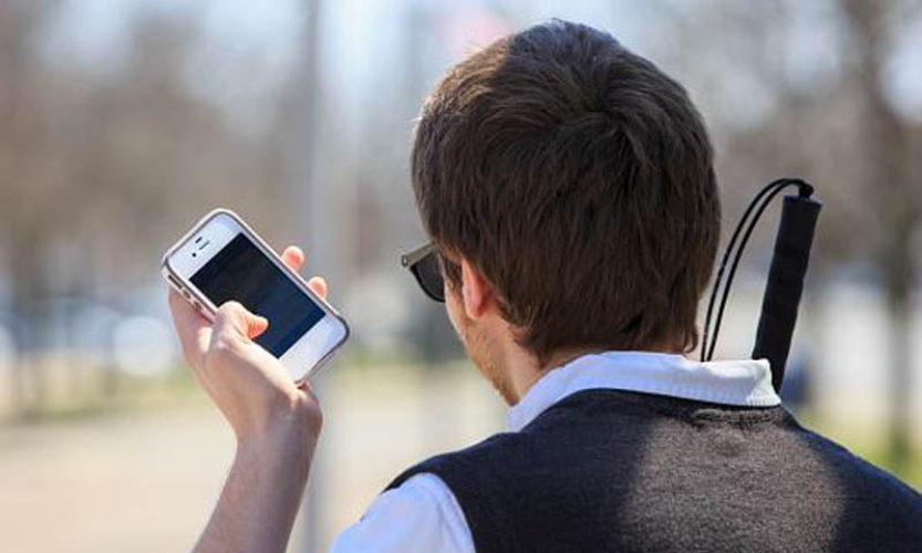 هكذا يتدرب جرحى الوطن على استخدام الهاتف الناطق الذي سيغير حياتهم