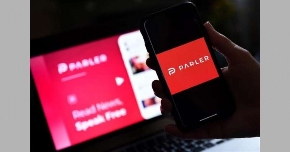 (أبل) تهدد بحجب تطبيق (بارلير) بتهمة مساعدة أنصار ترامب بإثارة الفوضى