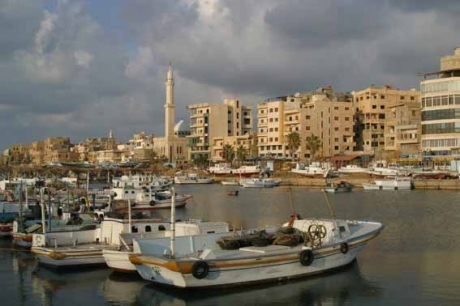 أين شاطئ طرطوس وسط 450 مصباً للصرف الصحي؟