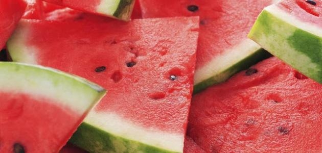 لهذه الأسباب الخبراء ينصحون بتناول البطيخ مع البزر   