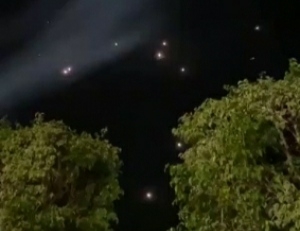 شاهد صواريخ كتائب القسام تملأ سماء تل أبيب