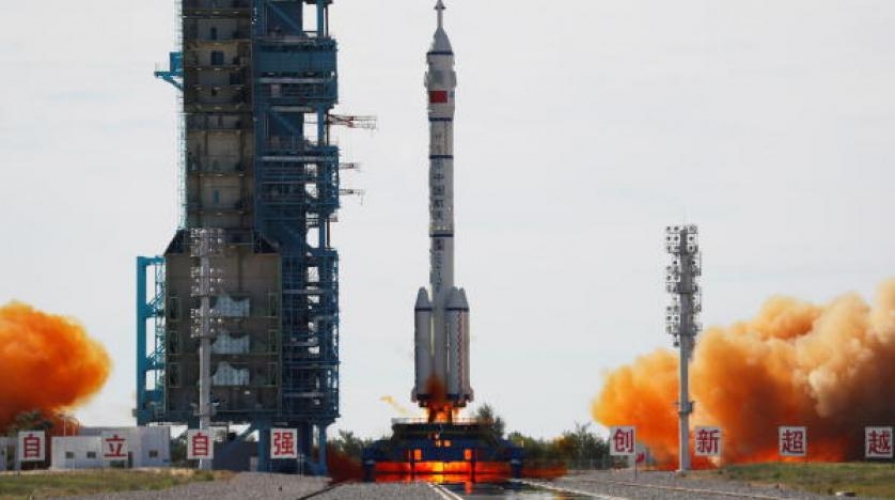 إقلاع أول رحلة مأهولة إلى المحطة الفضائية الصينية