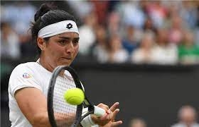 لاعبة تنس تبيع مضربها بـ 12.5 ألف دولار