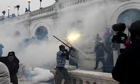 ضابط شرطة أمريكي سابق يعلق على انتحار 4 رجال أمن: 