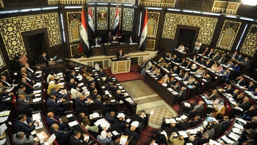 الحكومة تتلو بيانها الوزاري أمام مجلس الشعب