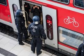 جرحى في هجوم بسكين على متن قطار في بافاريا الألمانية