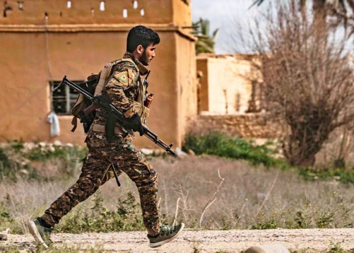 في سابقة من نوعها .. هجمات واسعة النطاق على موقع ميليشيات الإحتلال الأمريكي بدير الزور