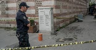 متأثرا بأفلام الاكشن ..شاب تركي ينهي حياة ضحيته بسيف 