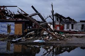 إرتفاع ضحايا أعاصير جنوب شرق الولايات المتحدة إلى 90 قتيلاً