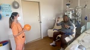 الأسطورة بيليه يغادر المستشفى