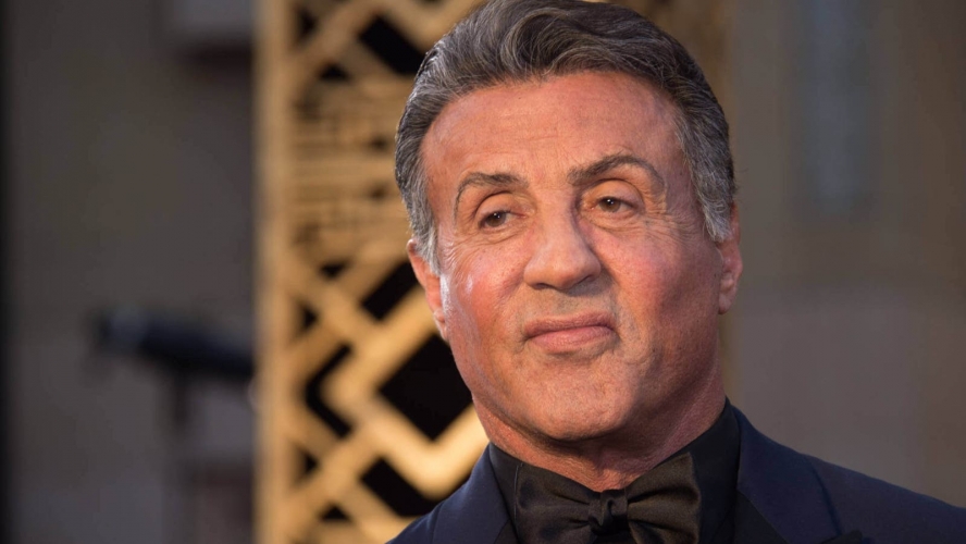 سيلفستر ستالون يتحول إلى سانتا كلوز.. بالصورة