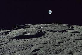 جسم غريب على سطح القمر يحير العلماء 