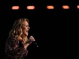 أديل تؤجل جولتها في لاس فيغاس بسبب كورونا