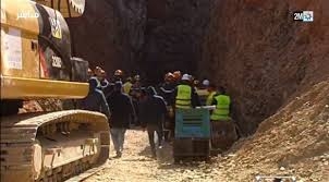 فرق الإسعاف تدخل النفق ومحاولات لإخراج الطفل المغربي ريان