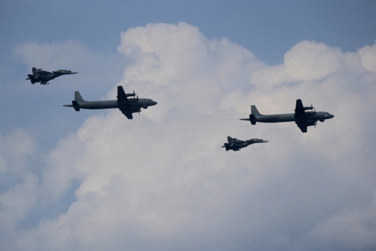 انزال جوي  كبير للقوات الروسية في أجواء اوكرانيا .