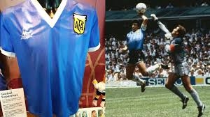 ابنة مارادونا تفجر مفاجأة عن مزاد قميص والدها في/هدف القرن العشرين/!!