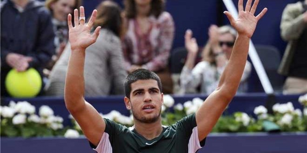 الإسباني ألكاراث يتأهل إلى نصف نهائي بطولة برشلونة المفتوحة للتنس