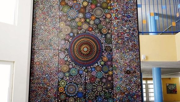 شابة سورية تدخل عالم غينيس للأرقام القياسية بأكبر لوحة ماندالا بالعالم