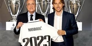 ريال مدريد يعلن تجديد عقد مودريتش