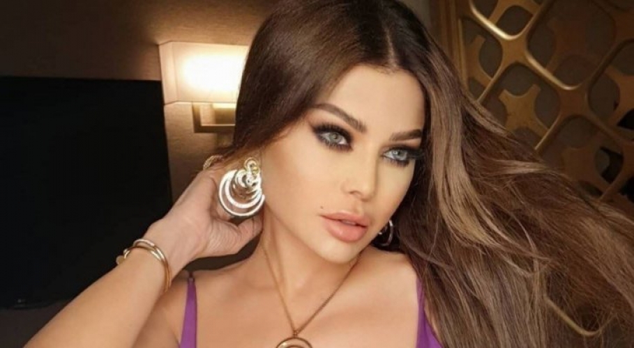 الفنانة هيفا وهبي تتألق بفستانها البنفسجي في أحدث جلسة تصوير لها