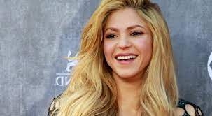 النجمة العالمية شاكيرا غاضبة من والدتها مالسبب..؟