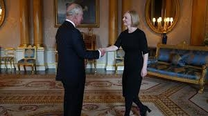 ليز تراس وأعضاء حكومتها يؤدون قسم الولاء للملك تشارلز الثالث