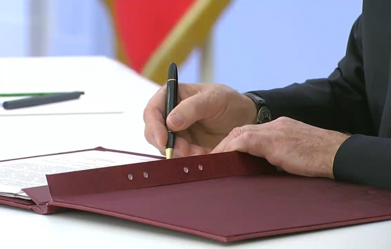   بوتين يعلن رسمياً ضم 4 أقاليم أوكرانية إلى الاتحاد الروسي. 